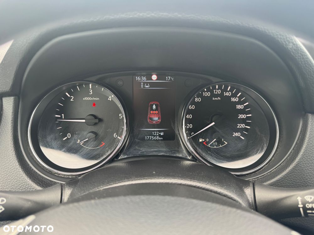 Nissan Qashqai 1.5 dCi TEKNA - 12