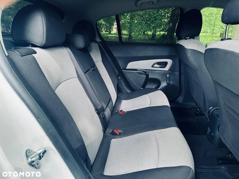 Chevrolet Cruze 1.8 LS+ - 12