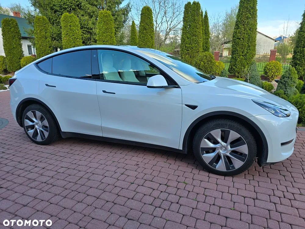 Tesla Model Y Long Range AWD - 1