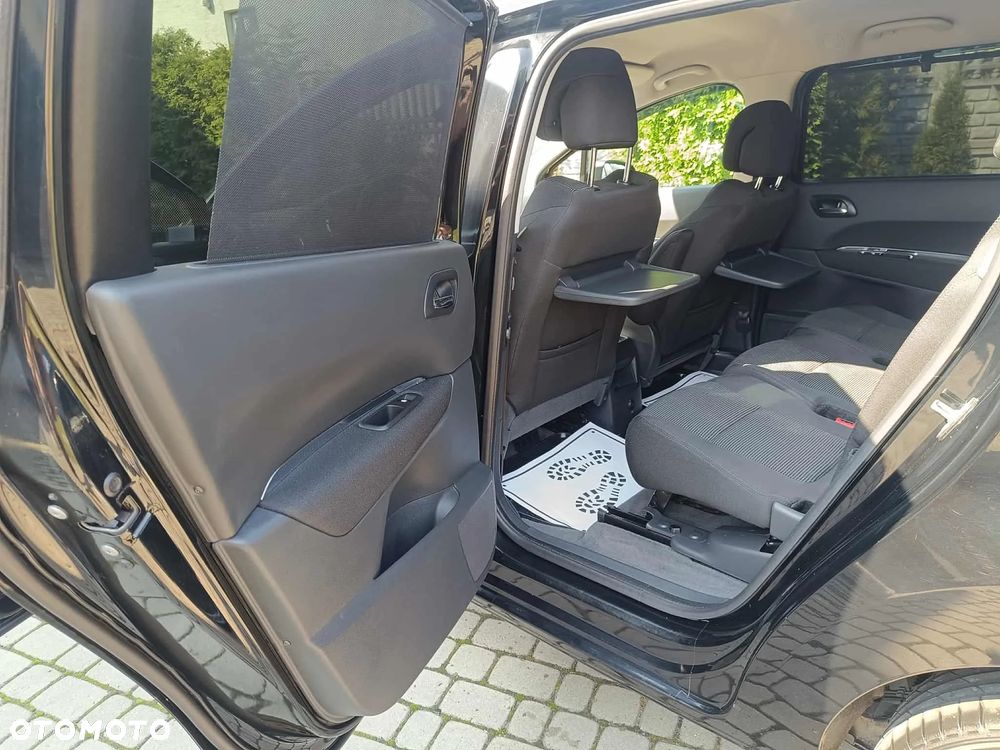 Peugeot 5008 1.6 THP Family 7os - 16