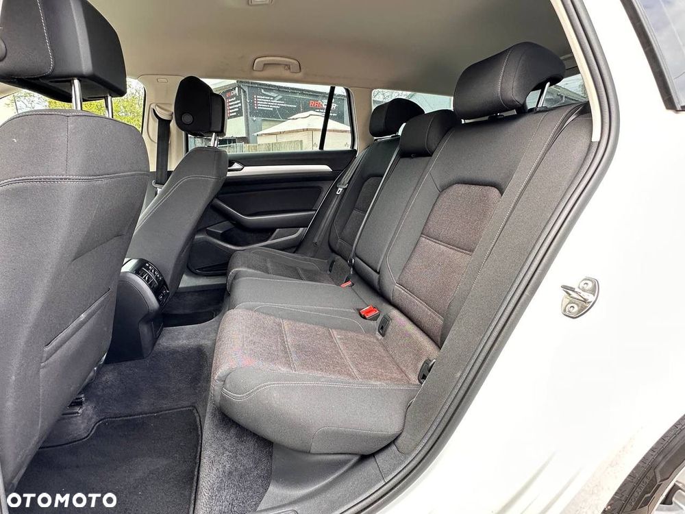 Volkswagen Passat - 21