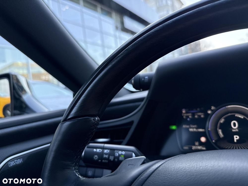 Lexus ES 300h Prestige - 27