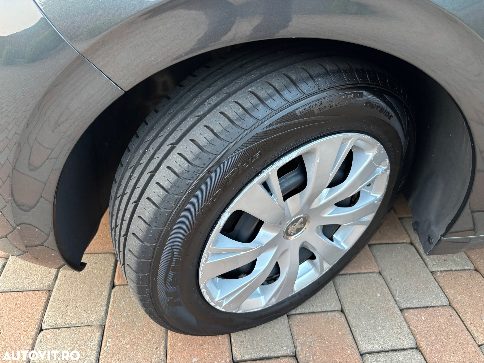 Peugeot 208 1.2 L PureTech Allure - 24