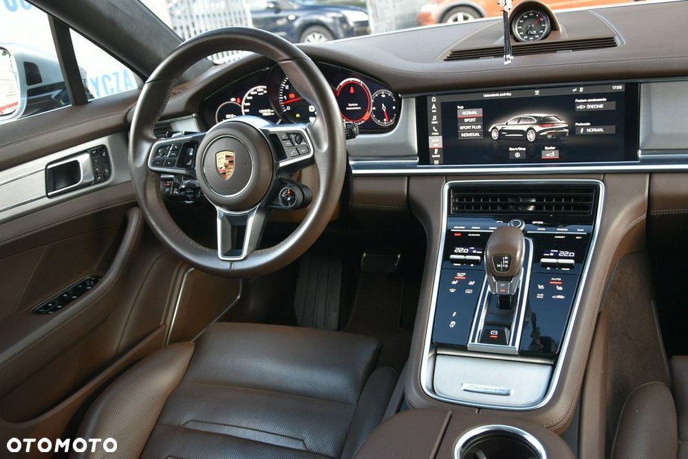 Porsche Panamera Turbo Sport Turismo - 8