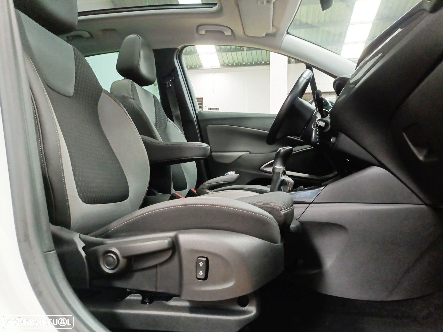 Opel Crossland X 1.2 T Business Edition - 15