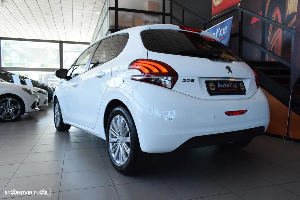 Peugeot 208 1.2 PureTech Signature - 4