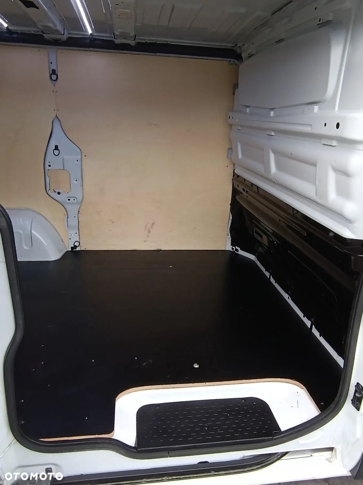 Renault TRAFIC - 16