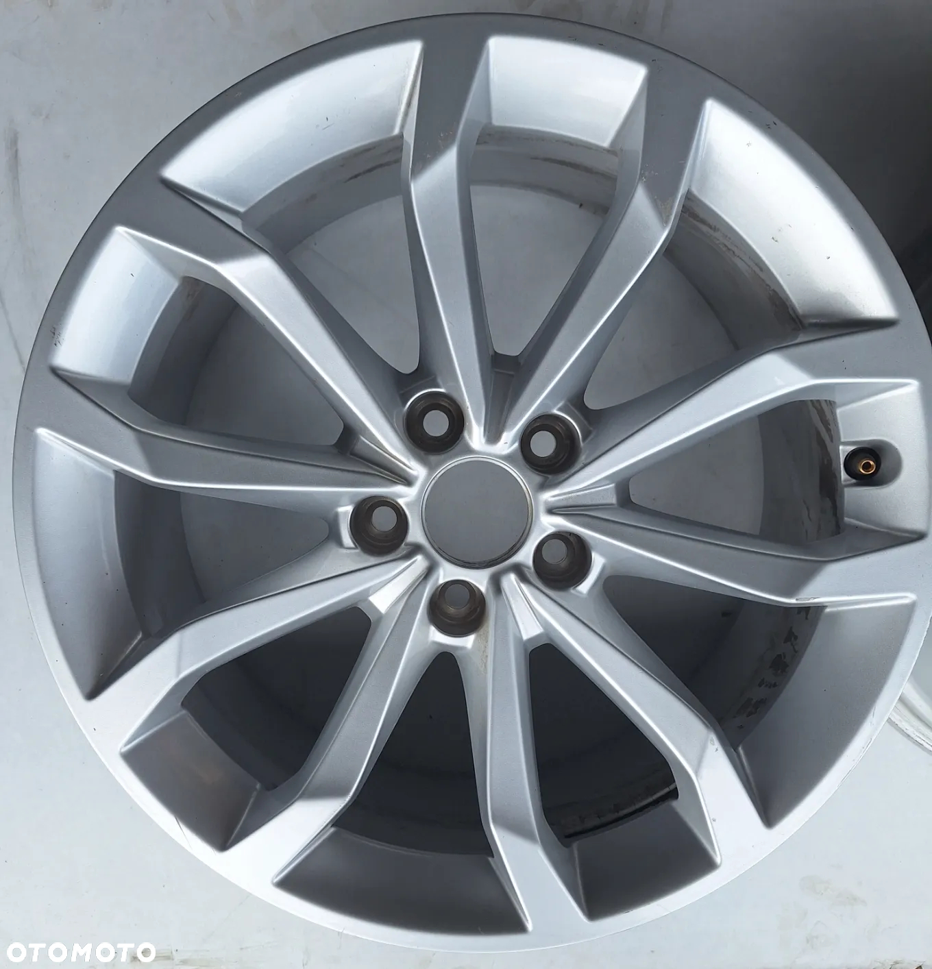 FELGA ALUMINIOWA AUDI A4 /B9-8W0601025H / 18 CALI- 5X112/ ET 40 - 2