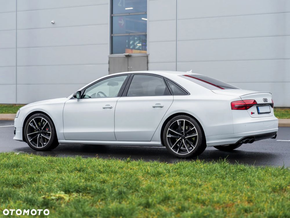 Audi S8 Plus - 6