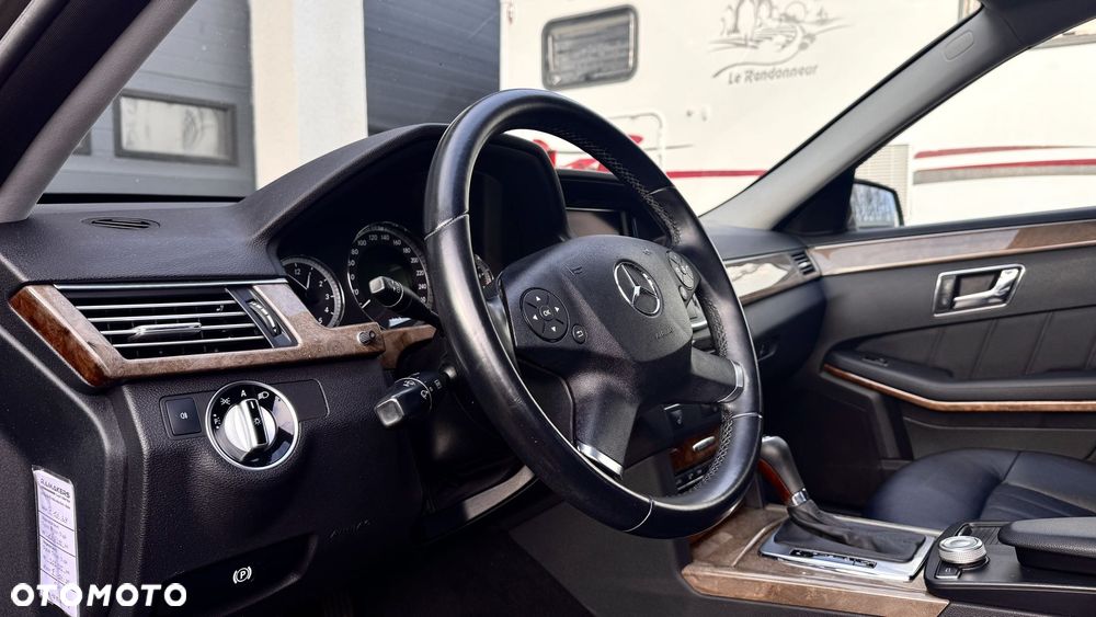 Mercedes-Benz Klasa E 250 CGI BlueEFFICIENCY Automatik Elegance - 16