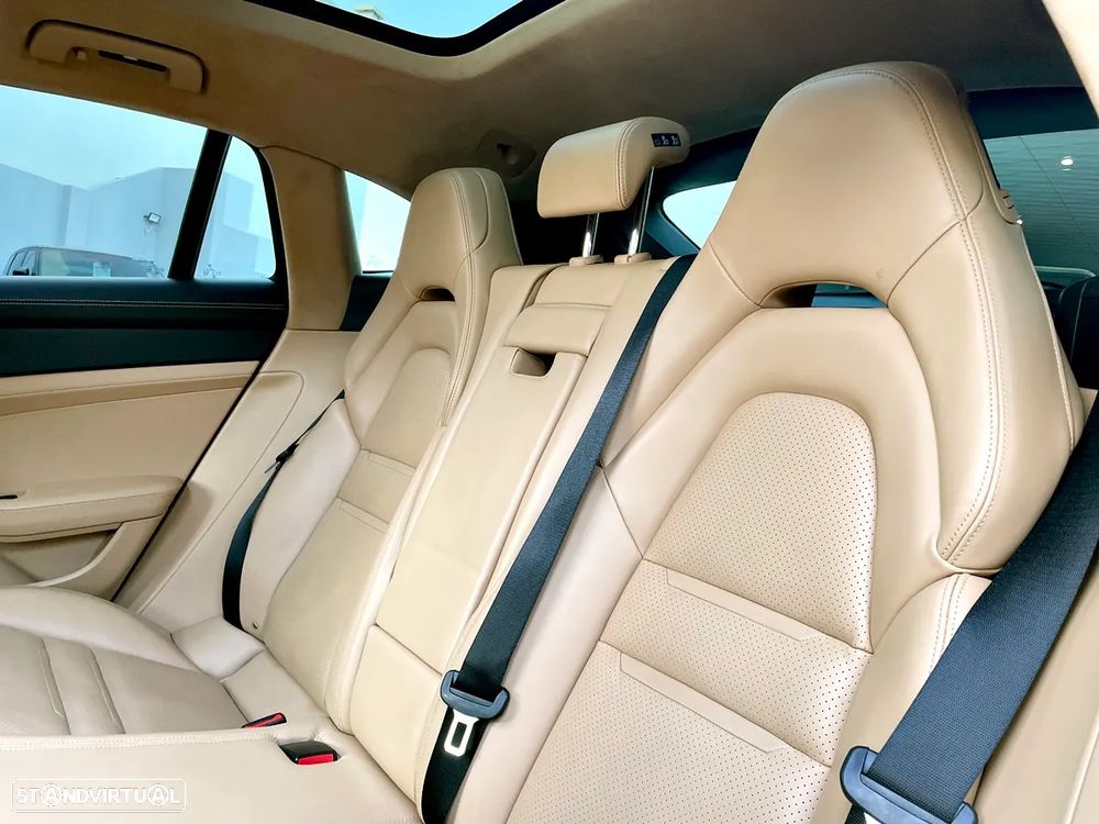 Porsche Panamera Sport Turismo 4 E-Hybrid Edition 10 Anos - 32