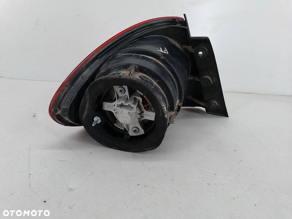 LAMPA TYLNA PRAWA SEAT TOLEDO III 5P5945096C  5P5945112A 1.9 TDI - 6