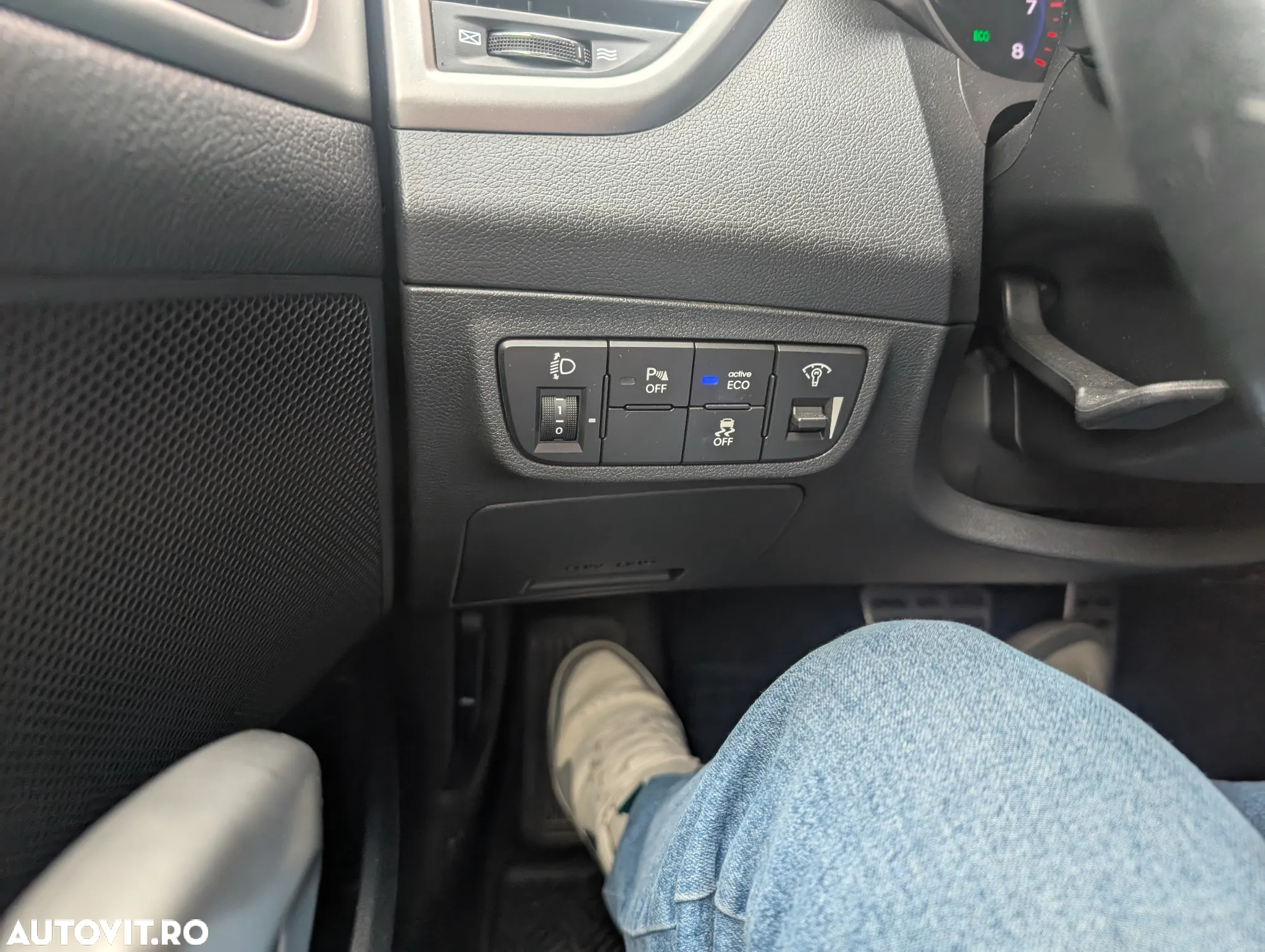 Hyundai Veloster - 10