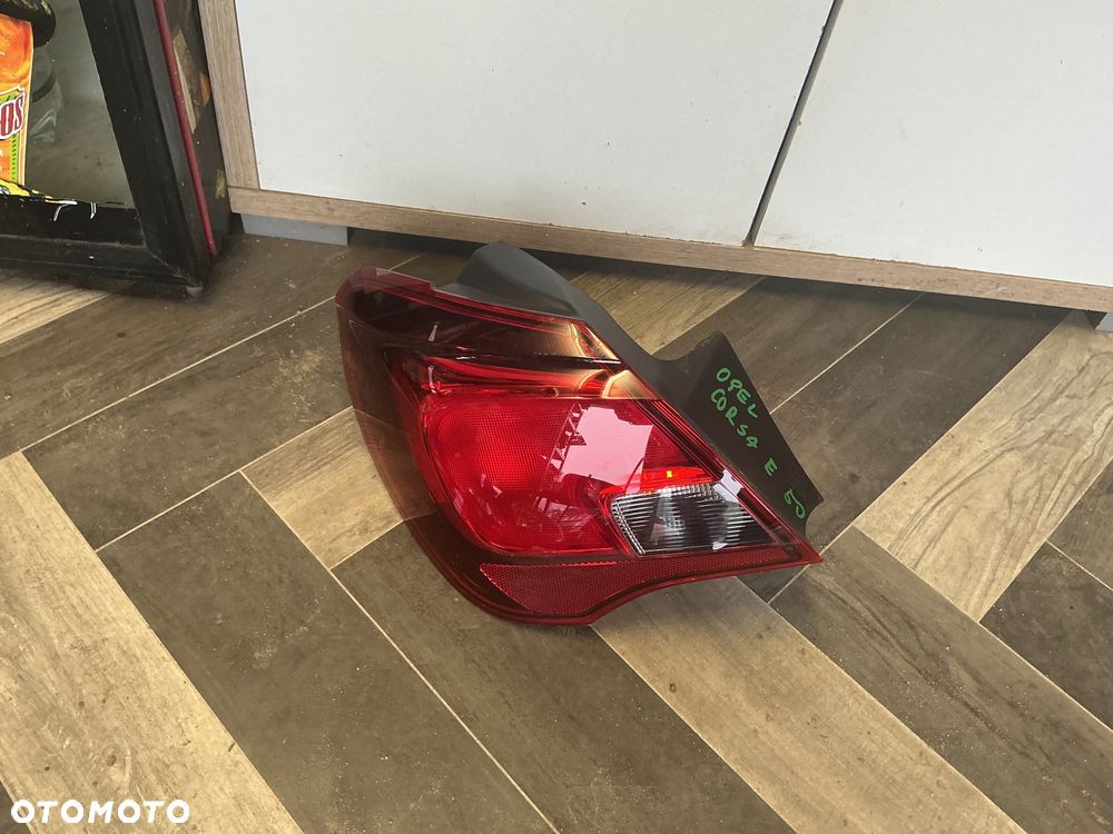 OPEL CORSA E LAMPA LEWA TYLNA LEWY TYŁ 5D - 1
