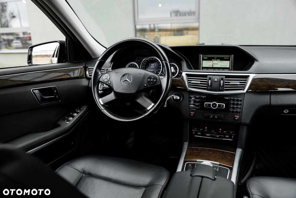 Mercedes-Benz Klasa E 300 BlueTEC HYBRID 7G-TRONIC Avantgarde - 24