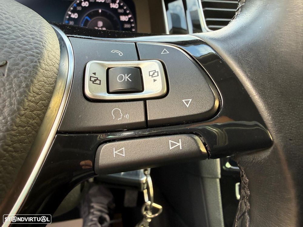 VW Golf Variant 1.6 TDi Highline DSG - 27