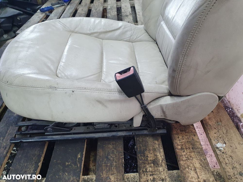 Scaun pasager dreapta fata 1k4881106kk 83115690300 Skoda Octavia 2 [2 - 3