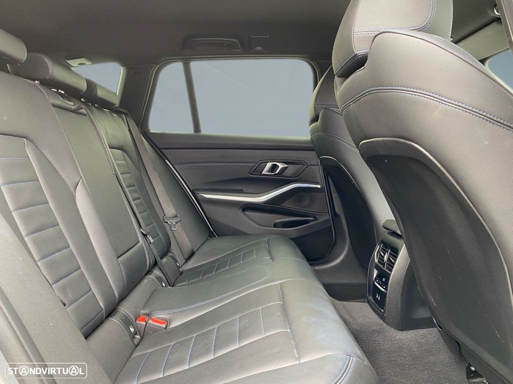 BMW 320 d Pack Desportivo M Auto - 20