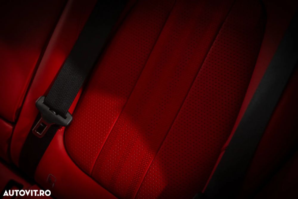 Aston Martin DBX - 30