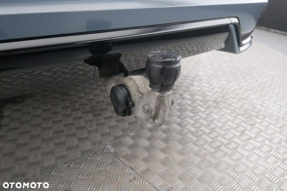 Volvo XC 60 B4 D Plus Dark - 20