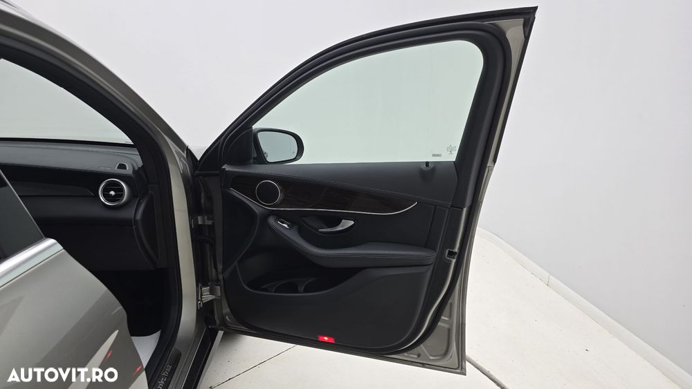 Mercedes-Benz GLC - 17