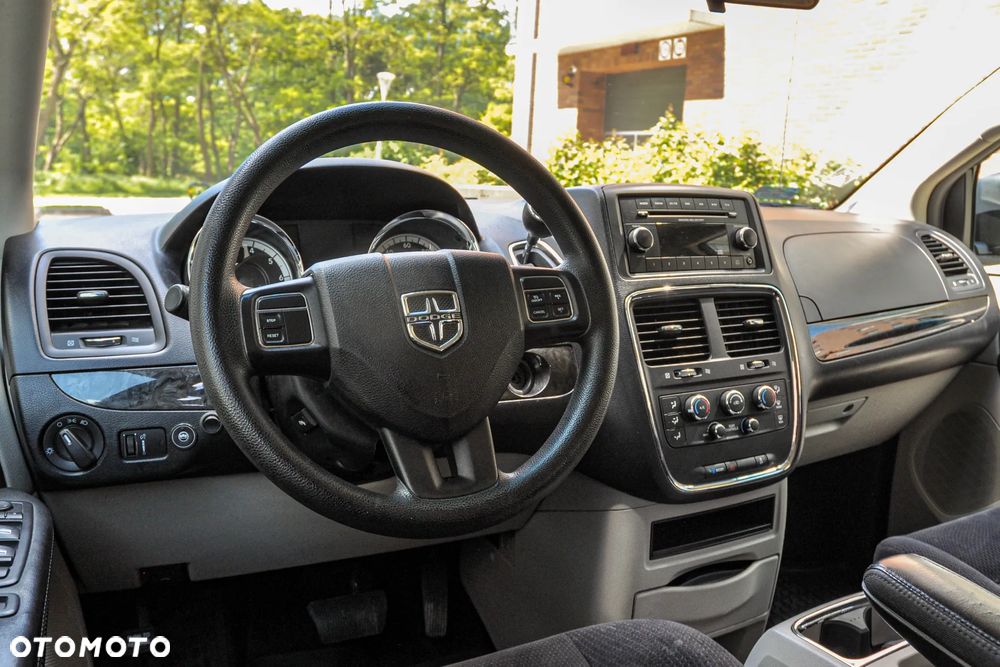 Dodge Grand Caravan - 10