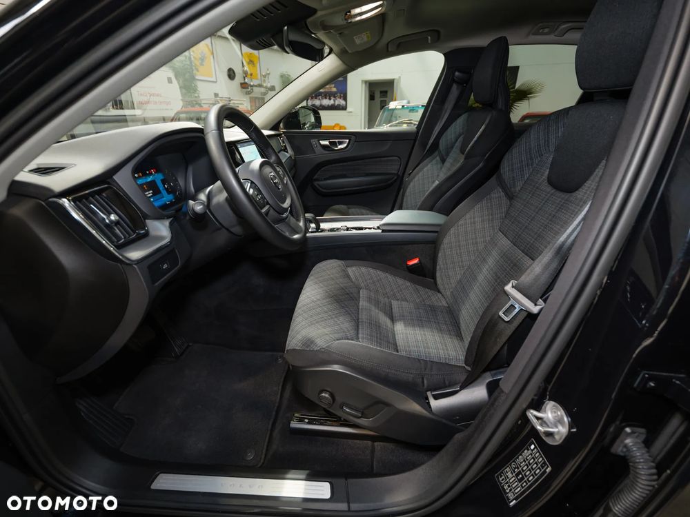 Volvo XC 60 B4 D AWD Core - 17