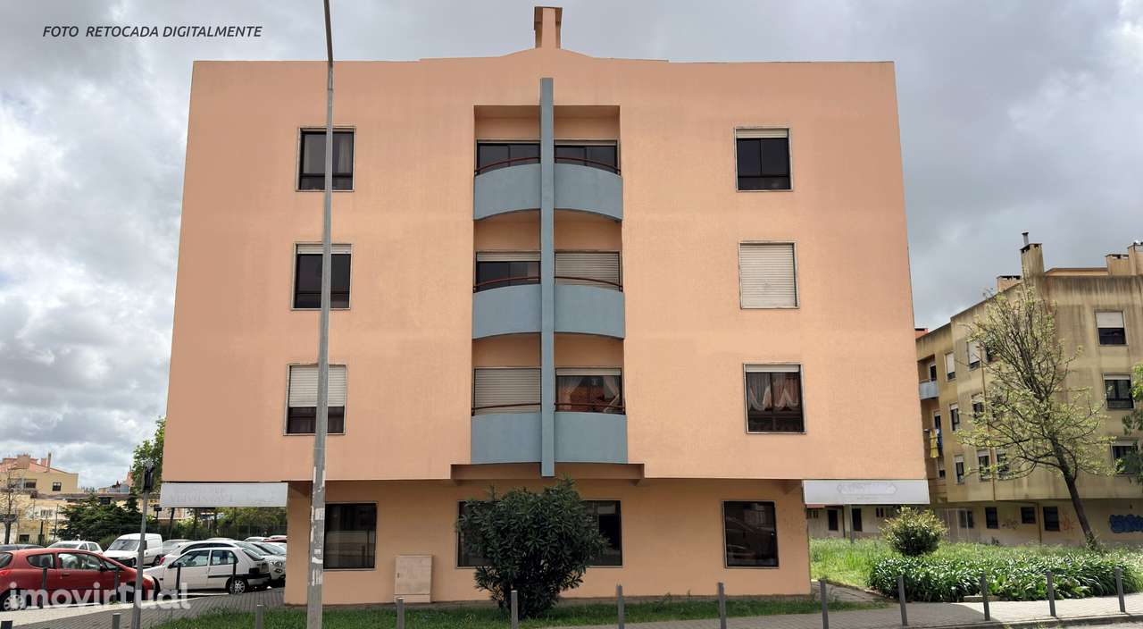 Loja 3 Frentes de Montras com Excelente Visibilidade e Localização - Grande imagem: 2/3