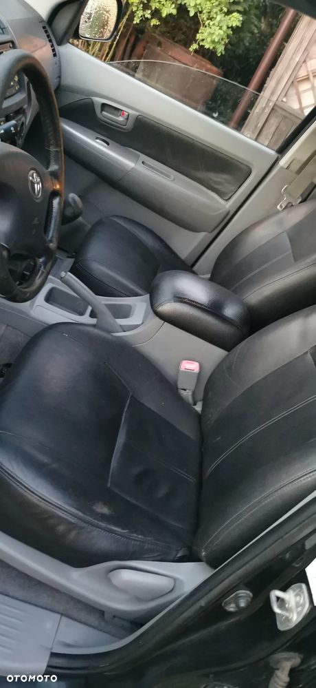 Toyota Hilux 2.5 D-4D DLX + - 13