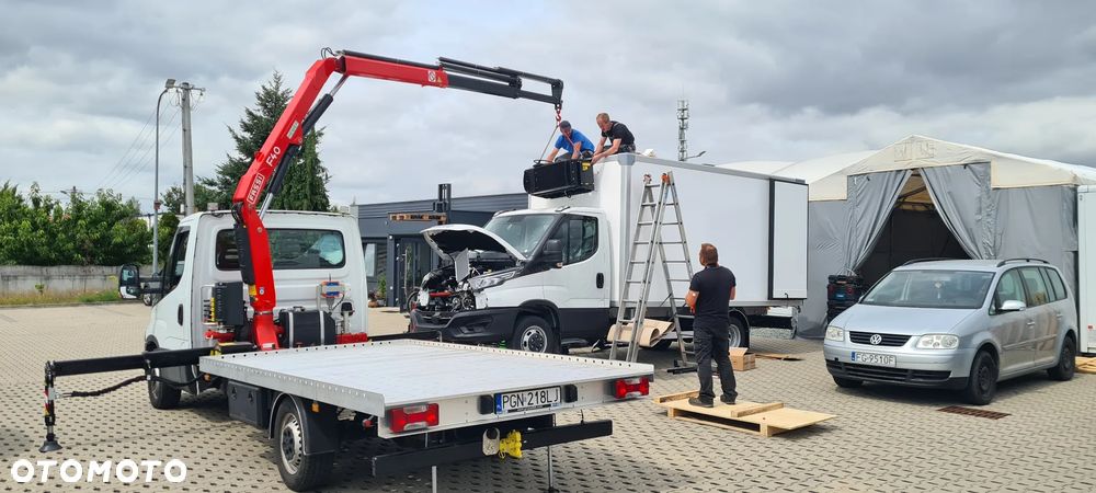 Iveco 35S16 montaż szkła, okien, płyt kamienia. HDS 2020 - 3