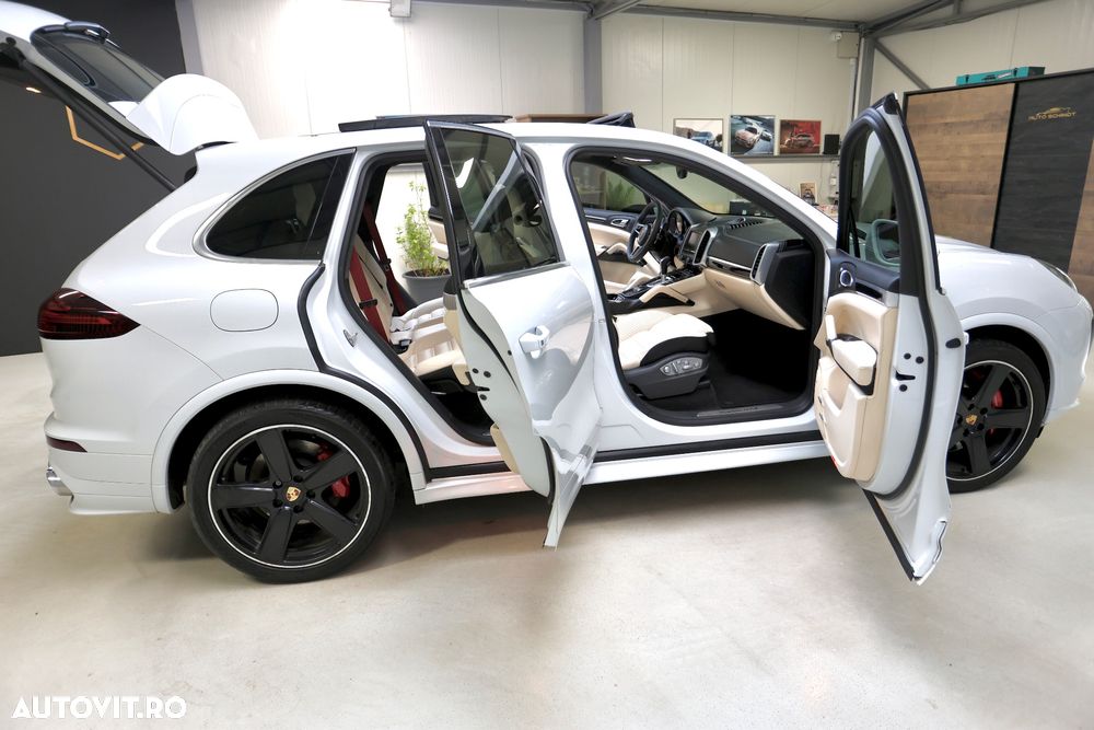 Porsche Cayenne 3.6 L GTS - 12
