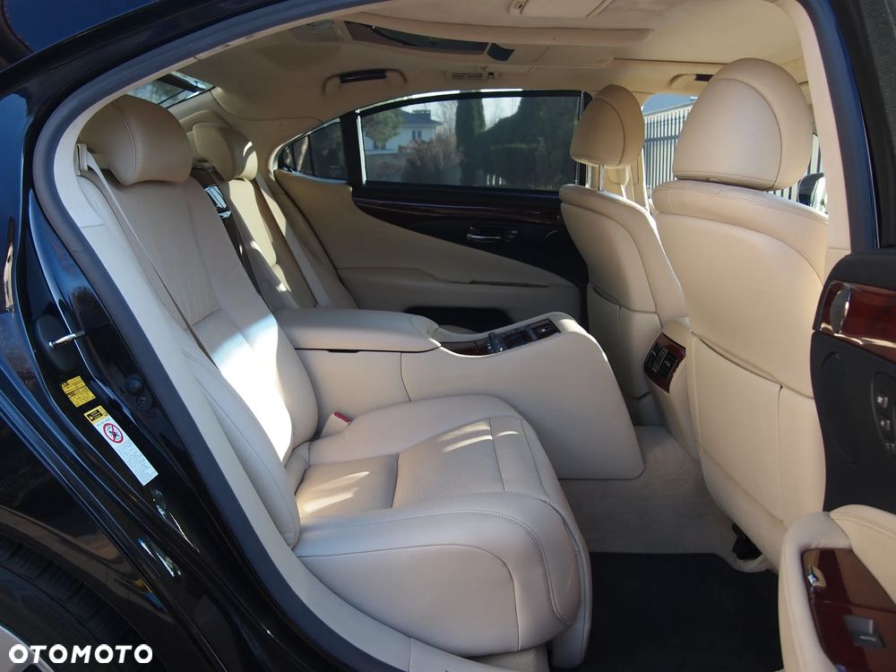 Lexus LS 600h L Superior - 16