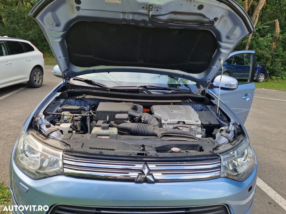 Mitsubishi Outlander 2.0 4WD Plug-In Hybrid Plus - 8