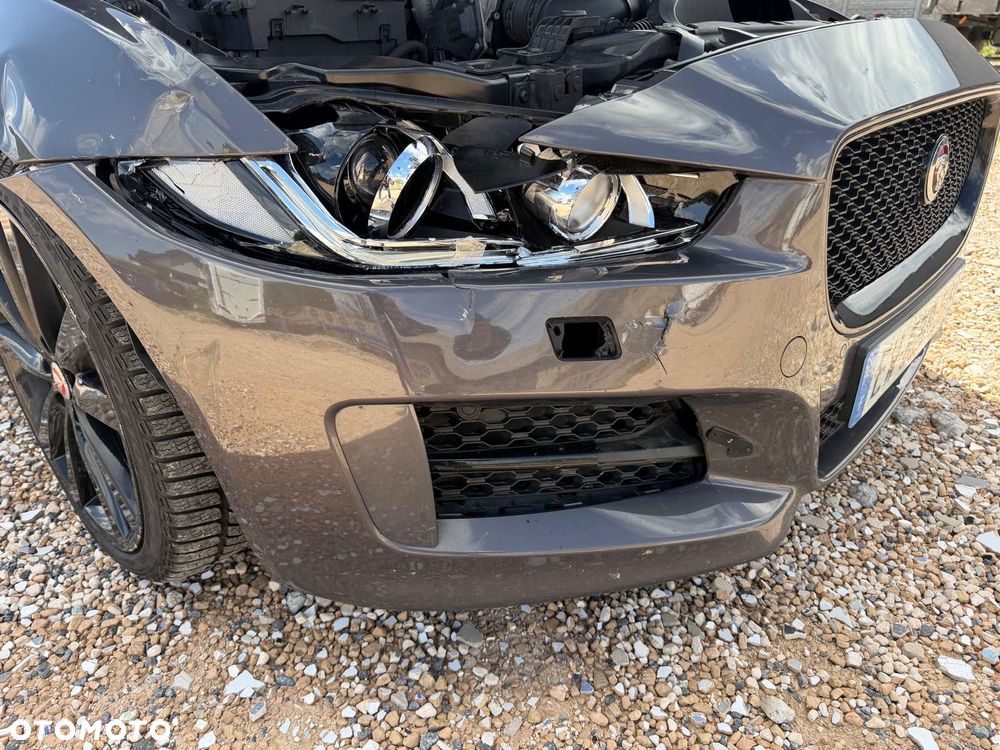 Jaguar XE 2.0 D R-Sport - 27