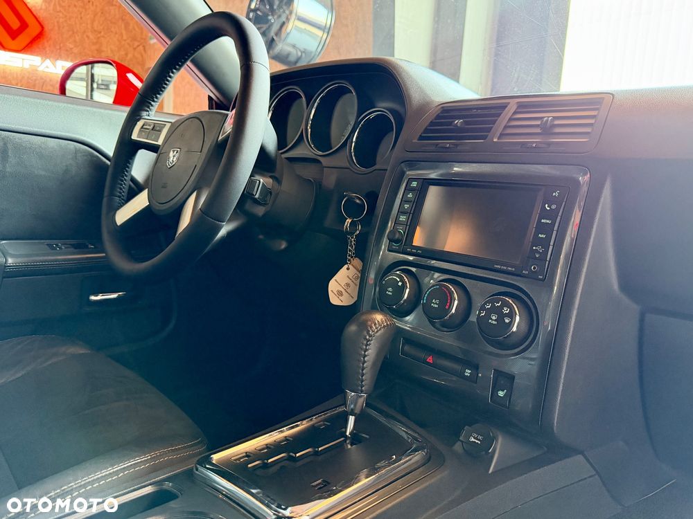 Dodge Challenger 6.1 SRT8 - 26