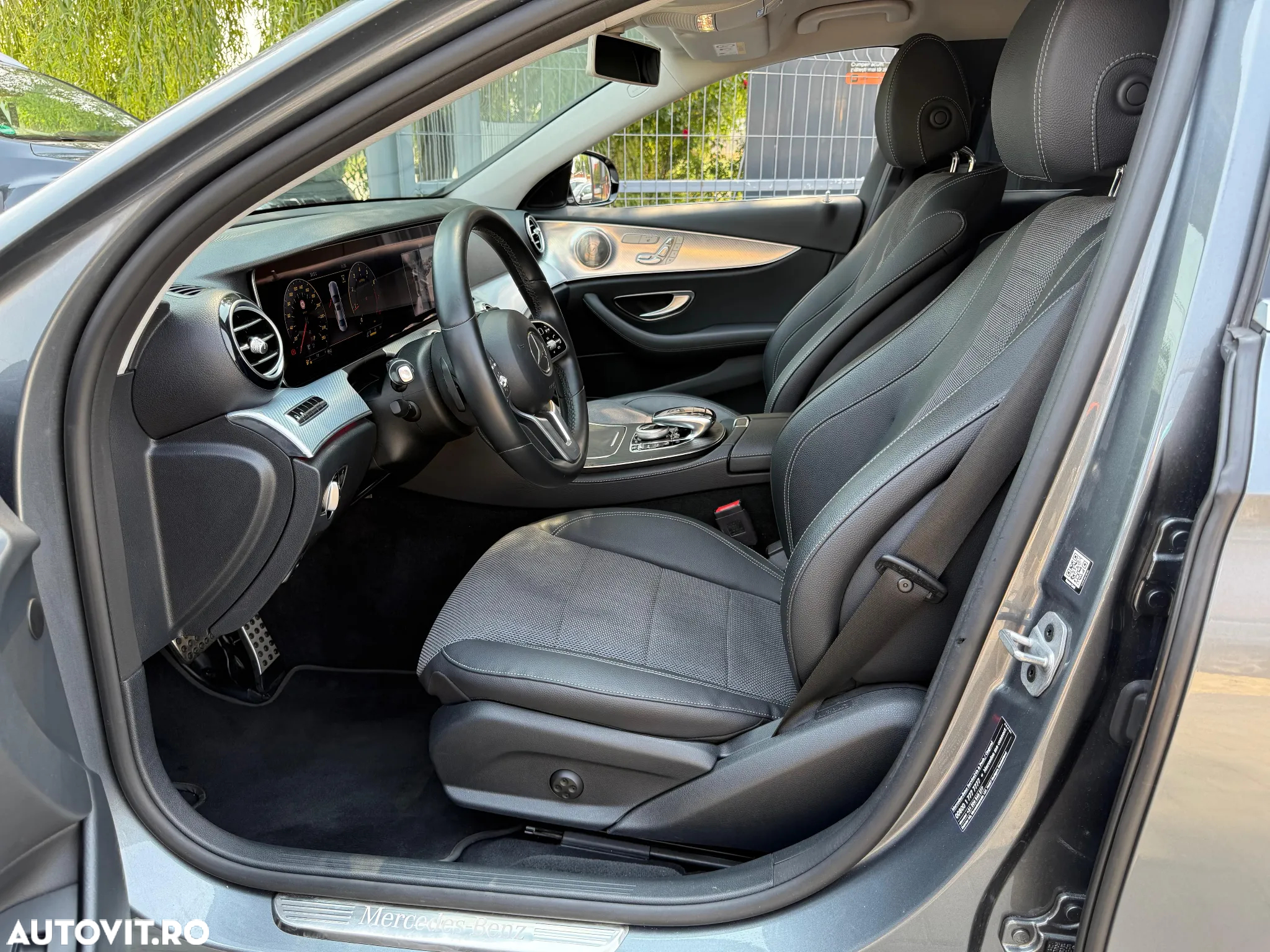 Mercedes-Benz E 200 9G-TRONIC Exclusive - 11