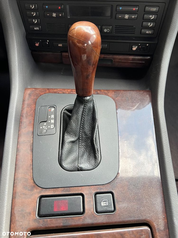 BMW Seria 7 735i - 34