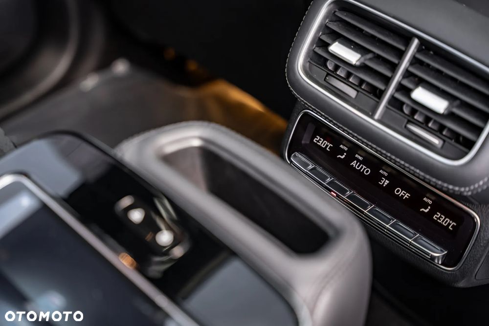 Mercedes-Benz GLS - 36