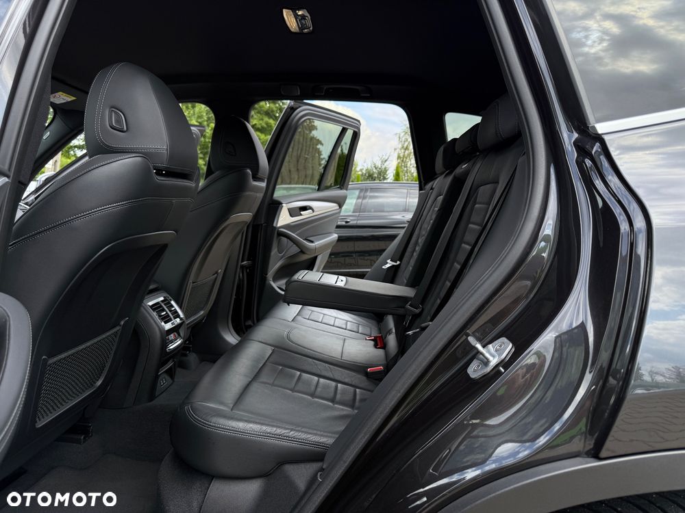 BMW X3 sDrive18d xLine - 31