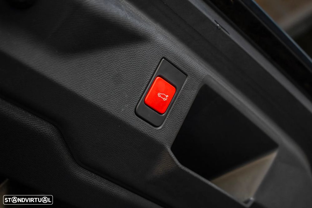 Peugeot E-5008 GT - 38