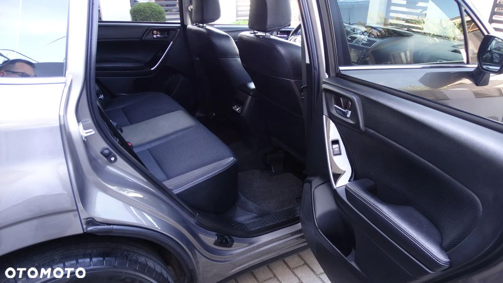 Subaru Forester 2.0 i Exclusive Lineartronic - 12