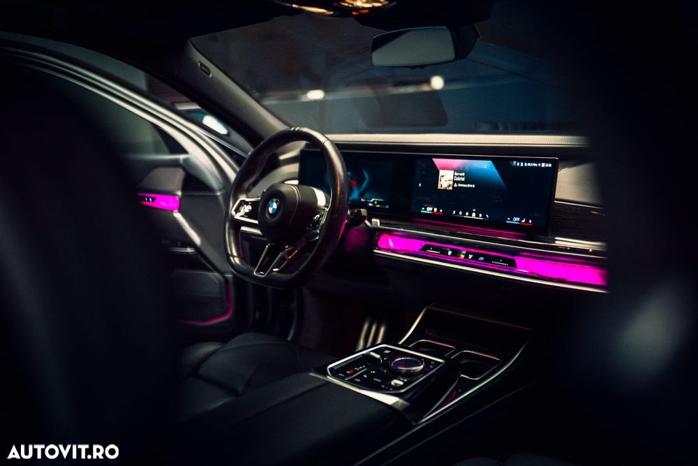 BMW Seria 7 740d xDrive MHEV - 8
