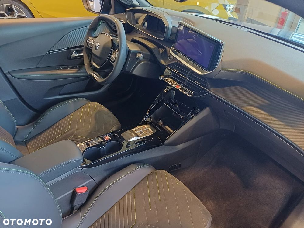 Peugeot 208 1.2 mHEV GT - 11