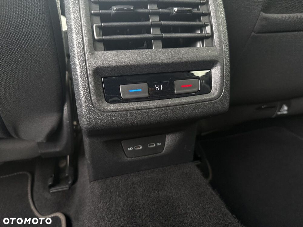 Volkswagen Golf 1.5 eTSI EVO Style DSG - 33