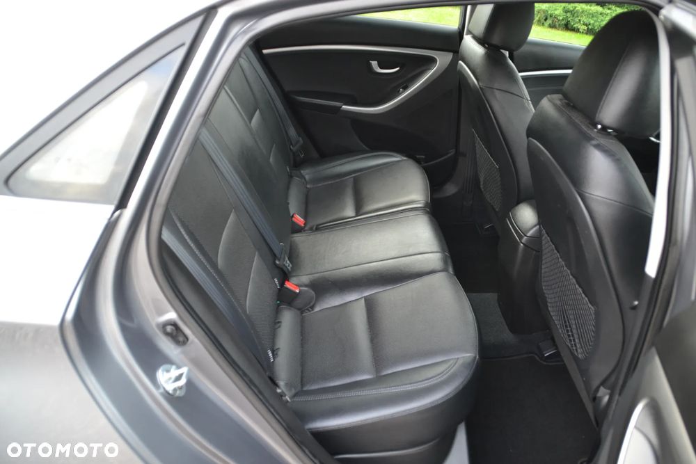 Hyundai i30 i30cw 1.6 Fifa World Cup Edition - 24
