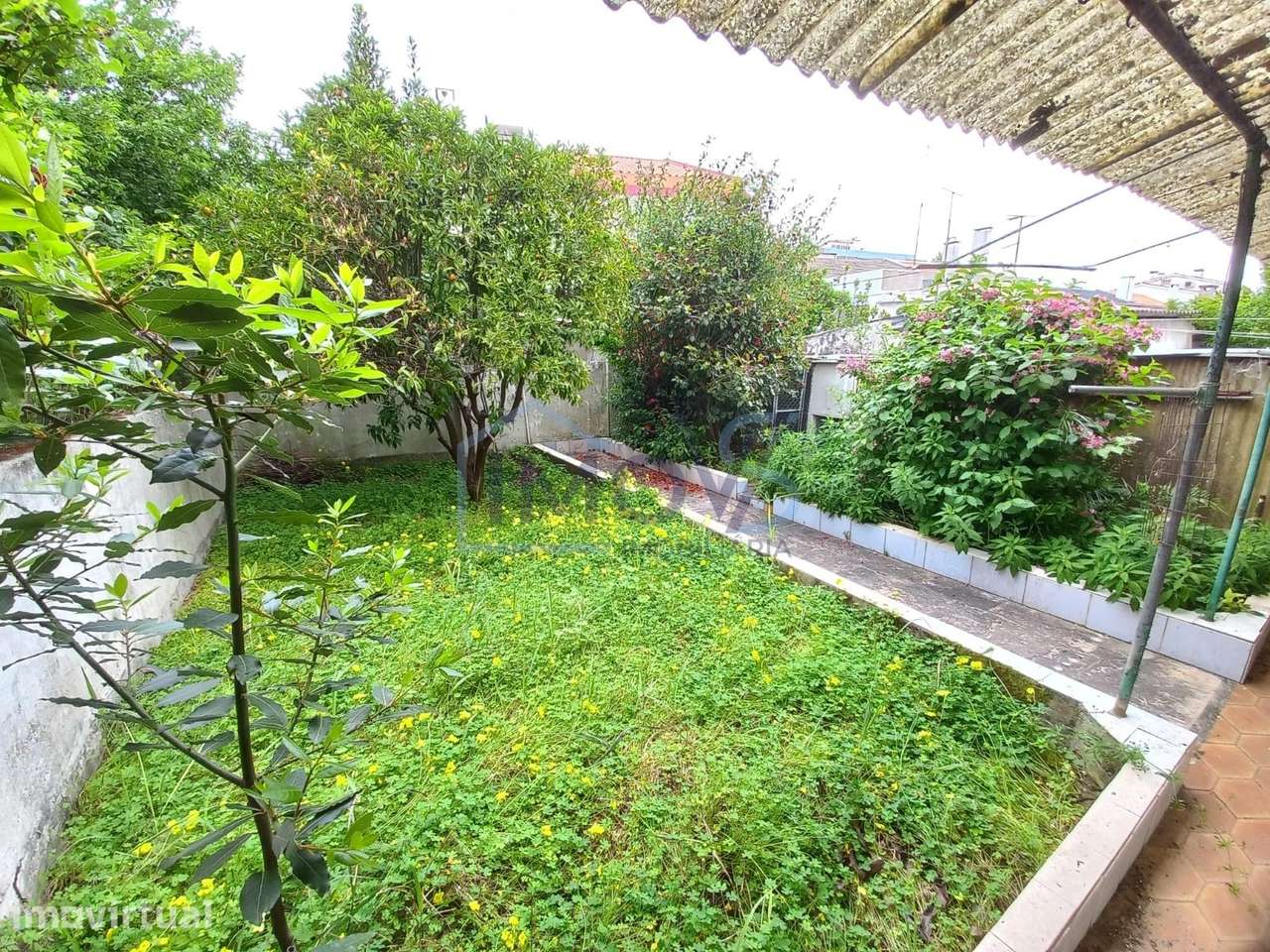 Moradia T4 com jardim no centro do Entroncamento - Grande imagem: 3/25