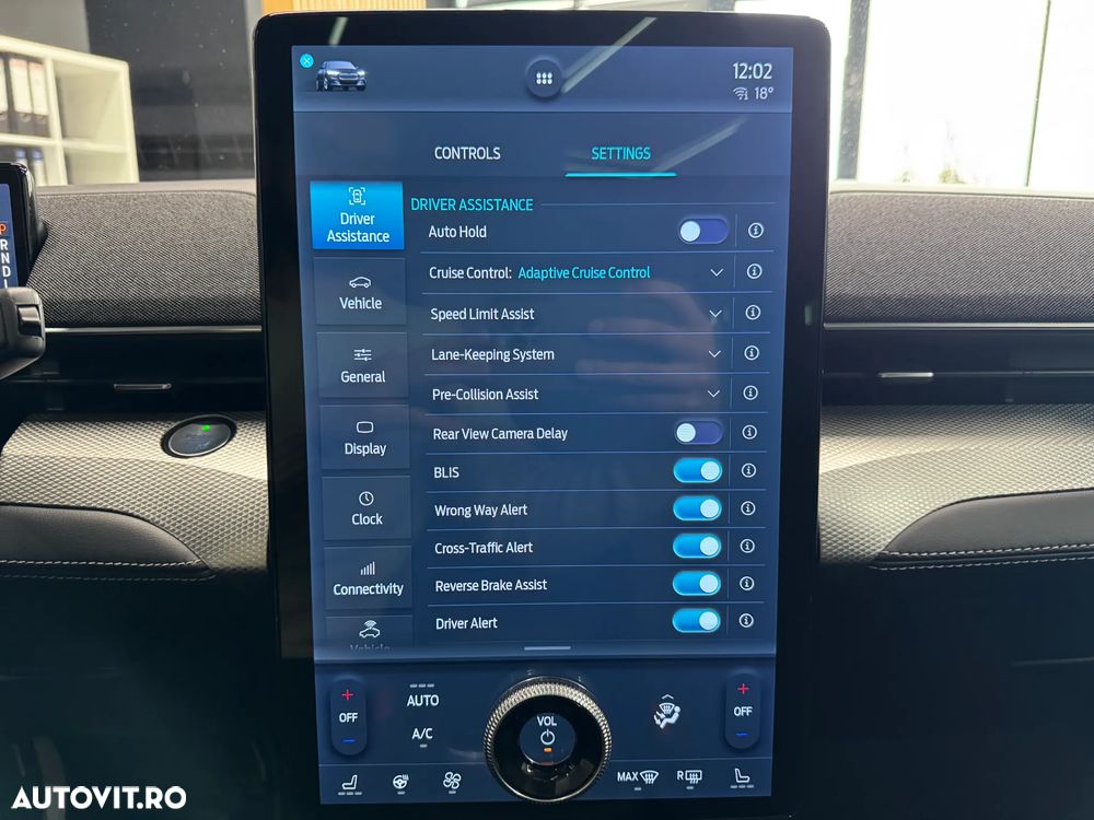 Ford Mustang Mach-E - 8