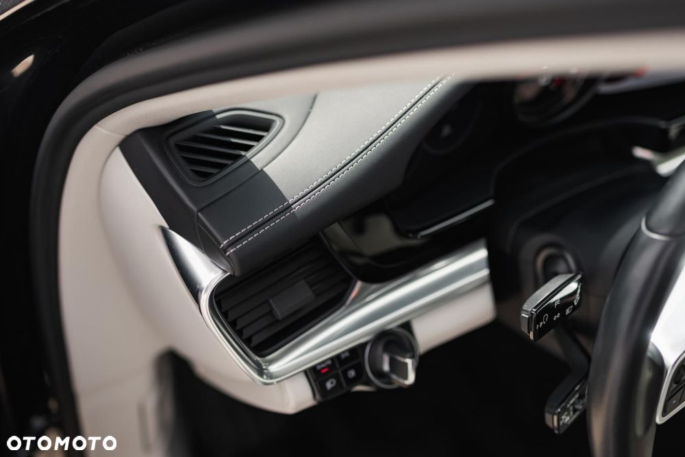 Porsche Panamera 4S - 36