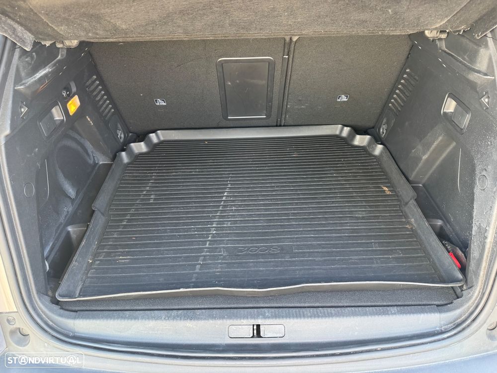 Peugeot 3008 PureTech 130 Stop & Start GPF EAT8 Allure - 6