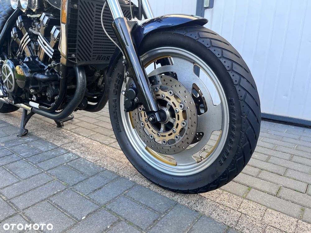 Yamaha V-MAX - 24